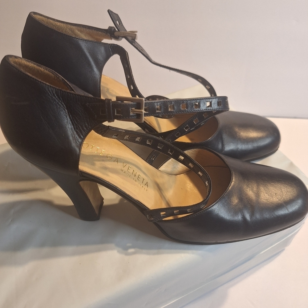 Bottega Veneta  Navy/Black Leather Strappy Heels. Size 8 B - Picture 2 of 13